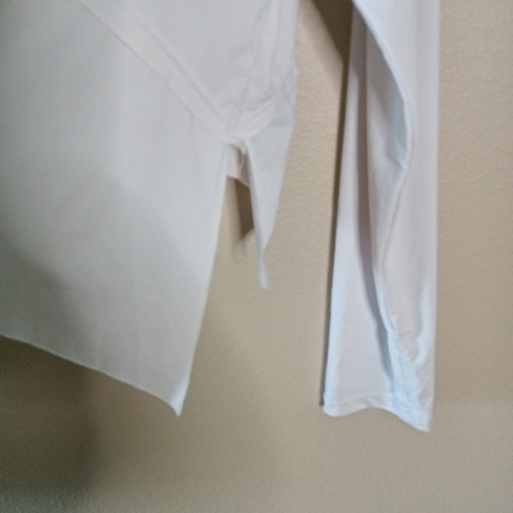 Pure Barre 'barre so hard" long Sleeve Crop Top White Hi Low Hem Thumbholes SZ M - Picture 8 of 9